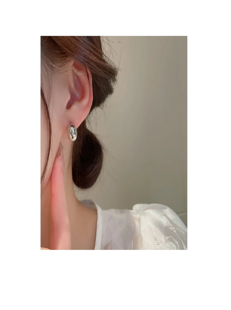 Aretes Semi Redondos Pequeños Para Mujer